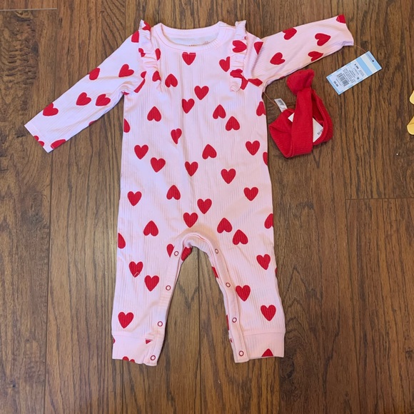 NWT Cat & Jack Valentines Day 6/9 months romper. - Picture 1 of 2